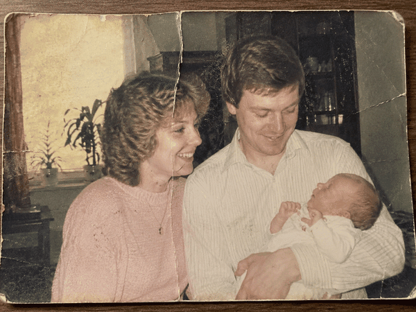Babybild-restore-600px-komprimerad gammal bild på par