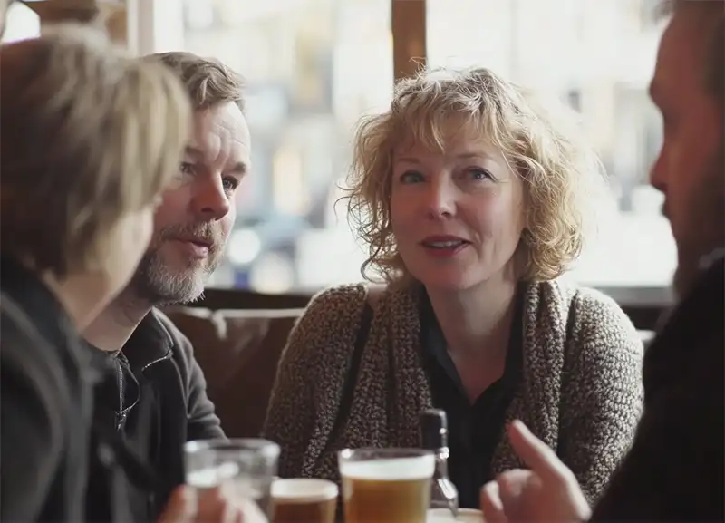 grupp-beer grupp som pratar